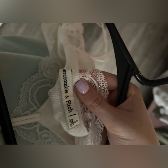 abercrombie & fitch lace trim bodysuit - Picture 4 of 4